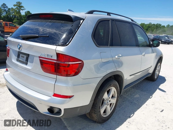 2011 BMW X5 35i z VIN 5UXZV4C55BL415564, wystawiony jako IAAI lot #42336270 z przebiegiem 102 451 mil mil oraz . Historia ofert i sprzedaży dostępna na DreamBid. Obrazek 4.