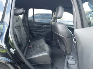 2023 Jeep Grand Cherokee Laredo z VIN 1C4RJHAG7PC661998, wystawiony jako IAAI lot #41104990 z przebiegiem 43 718 mil mil oraz . Historia ofert i sprzedaży dostępna na DreamBid. Obrazek 8.