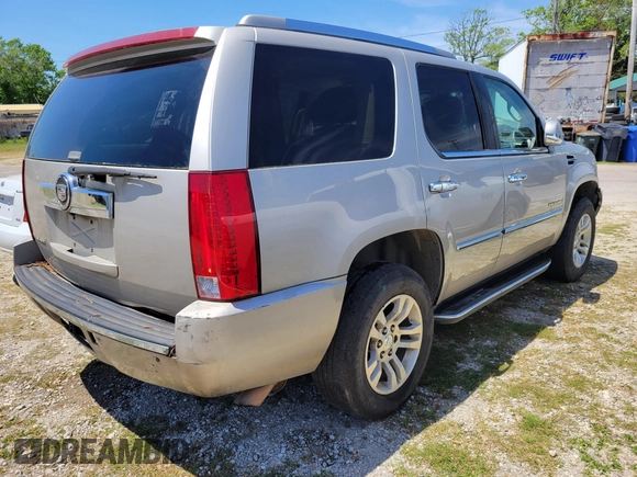 2007 Cadillac Escalade z VIN 1GYFK63837R259719, wystawiony jako IAAI lot #42176388 z przebiegiem 167 836 mil mil oraz . Historia ofert i sprzedaży dostępna na DreamBid. Obrazek 4.