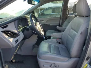 2017 Toyota Sienna XLE Auto Access Seat with VIN 5TDYZ3DC9HS820214, listed as a Copart auction lot 43328565 with 166,796 mi miles and Salvage title. Bid and sale history available at DreamBid. Image 7.