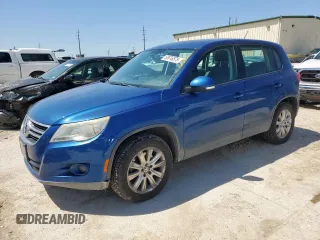 2010 Volkswagen Tiguan Wolfsburg Edition z VIN WVGAV7AXXAW004058, wystawiony jako Copart lot #50976575 z przebiegiem 83 620 mil mil oraz Szkoda całkowita • Salvage title. Historia ofert i sprzedaży dostępna na DreamBid. Obrazek 1.