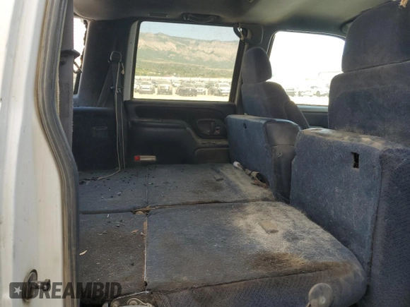 1999 Chevrolet Suburban with VIN 3GNFK16R4XG190883, listed as a Copart auction lot 58324415 with 228,782 mi miles and Salvage title. Bid and sale history available at DreamBid. Image 10.