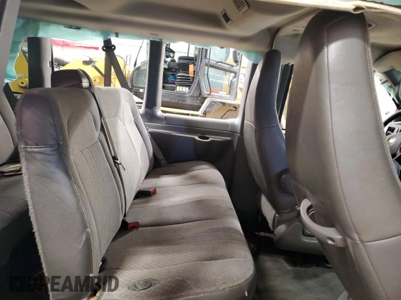 2017 Chevrolet Express Passenger LT z VIN 1GAZGPFG2H1340071, wystawiony jako Copart lot #48771005 z przebiegiem 131 966 mil mil oraz Szkoda całkowita • Salvage title. Historia ofert i sprzedaży dostępna na DreamBid. Obrazek 11.