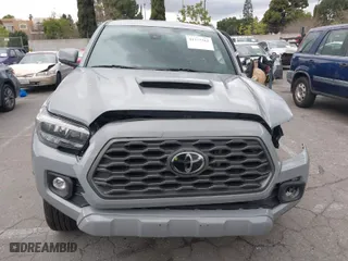2020 Toyota Tacoma 2WD SR5 with VIN 3TMAZ5CNXLM136698, listed as a IAAI auction lot 41777565 with 53,041 mi miles. Bid and sale history available at carsss.com. Image 13.