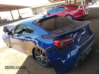2017 Toyota 86 z VIN JF1ZNAA11H9706848, wystawiony jako IAAI lot #42097158 z przebiegiem 76 251 mil mil oraz . Historia ofert i sprzedaży dostępna na DreamBid. Obrazek 3.