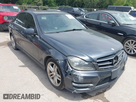 2014 Mercedes-Benz C 250 Sport z VIN WDDGF4HB5EA964773, wystawiony jako IAAI lot #42416375 z przebiegiem 113 333 mil mil oraz . Historia ofert i sprzedaży dostępna na DreamBid. Obrazek 6.