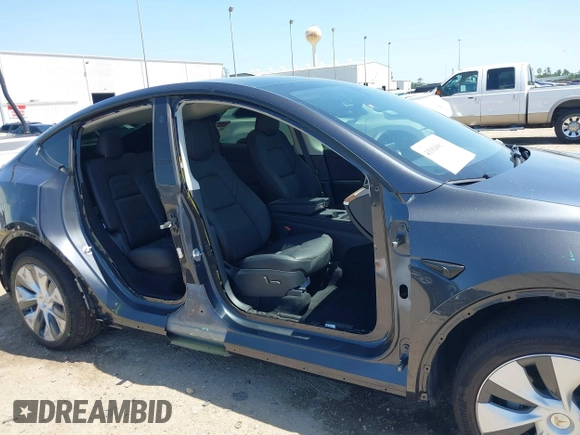 2024 Tesla Model Y with VIN 7SAYGDED2RF040745, listed as a IAAI auction lot 41986613 with 9,778 mi miles and . Bid and sale history available at DreamBid. Image 20.