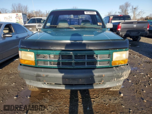 1995 Dodge Dakota z VIN 1B7GG23Y6SW902465, wystawiony jako Copart lot #44148865 z przebiegiem 174 126 mil mil oraz Czysty tytuł • Clean title. Historia ofert i sprzedaży dostępna na DreamBid. Obrazek 5.
