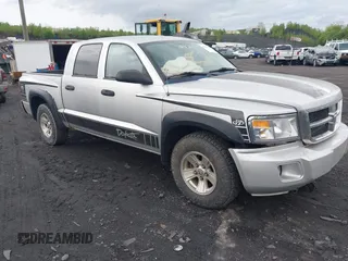 2008 Dodge Dakota SLT z VIN 1D7HW48N38S536147, wystawiony jako IAAI lot #42230957 z przebiegiem 140 571 mil mil oraz . Historia ofert i sprzedaży dostępna na DreamBid. Obrazek 1.