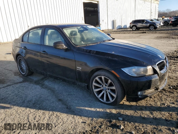 2011 BMW 3 Series 328i xDrive z VIN WBAPK5G5XBNN26498, wystawiony jako Copart lot #46902015 z przebiegiem Nie podano mil oraz Tytuł czysty. Historia ofert i sprzedaży dostępna na DreamBid. Obrazek 4.