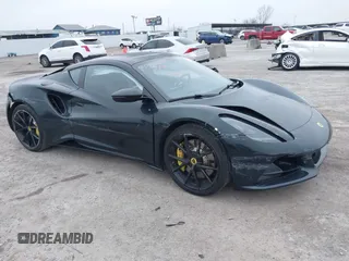 2024 Lotus Emira First Edition z VIN SCCLEKAXXRHA12761, wystawiony jako IAAI lot #41493599 z przebiegiem 10 949 mil mil oraz . Historia ofert i sprzedaży dostępna na DreamBid. Obrazek 17.