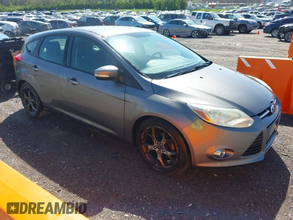 2014 Ford Focus SE with VIN 1FADP3K25EL305342, listed as a IAAI auction lot 42001108 with 150,672 mi miles. Bid and sale history available at carsss.com. Image 1.