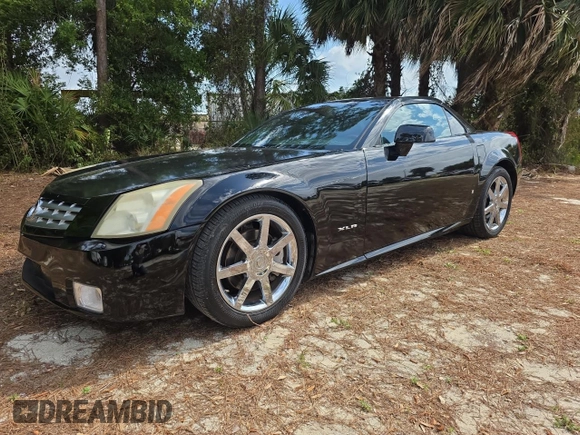 2008 Cadillac XLR z VIN 1G6YV36A885600899, wystawiony jako Copart lot #48151105 z przebiegiem 80 905 mil mil oraz Czysty tytuł • Clean title. Historia ofert i sprzedaży dostępna na DreamBid. Obrazek 2.