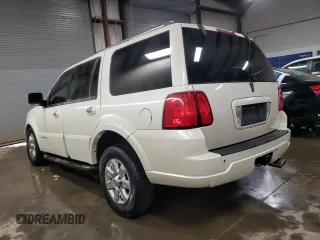 2005 Lincoln Navigator Luxury with VIN 5LMFU28545LJ24815, listed as a Copart auction lot 82611304 with 188,592 mi miles and Salvage Title. Bid and sale history available at carsss.com. Image 2.