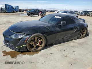 2020 Toyota Supra 3.0 z VIN WZ1DB4C01LW027810, wystawiony jako Copart lot #45732275 z przebiegiem 26 734 mil mil oraz Szkoda całkowita • Salvage title. Historia ofert i sprzedaży dostępna na DreamBid. Obrazek 1.