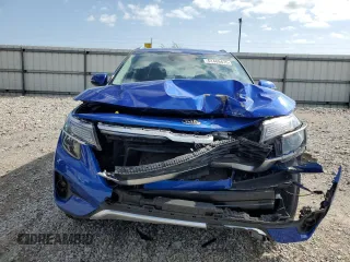 2021 Kia Seltos S z VIN KNDEUCAAXM7133459, wystawiony jako Copart lot #51489435 z przebiegiem 29 476 mil mil oraz Szkoda całkowita • Salvage title. Historia ofert i sprzedaży dostępna na DreamBid. Obrazek 5.