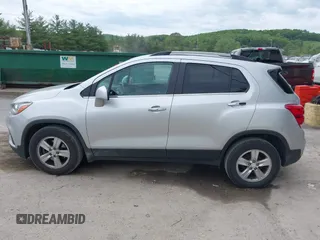 2019 Chevrolet Trax LT z VIN KL7CJLSB1KB961043, wystawiony jako IAAI lot #42227797 z przebiegiem 110 595 mil mil oraz . Historia ofert i sprzedaży dostępna na DreamBid. Obrazek 14.