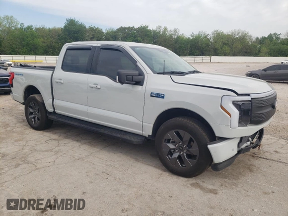 2024 Ford F-150 Lightning Flash с VIN 1FT6W3L78RWG28675, выставлен на аукционе Copart как лот 54061285 с пробегом 11 867 миль миль и Списание • Salvage title. История ставок и продаж доступна на DreamBid. Изображение 4.