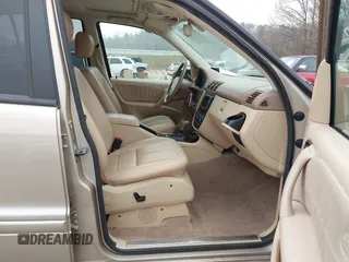 2002 Mercedes-Benz M 320/430/500 z VIN 4JGAB54E82A308902, wystawiony jako IAAI lot #41779482 z przebiegiem 99 933 mil mil oraz . Historia ofert i sprzedaży dostępna na DreamBid. Obrazek 5.