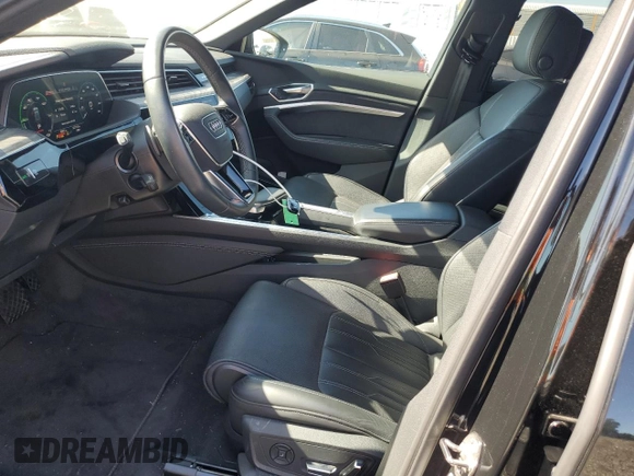 2023 Audi e-tron Chronos z VIN WA1VABGE3PB013236, wystawiony jako Copart lot #57913445 z przebiegiem 9 501 mil mil oraz Szkoda całkowita • Salvage title. Historia ofert i sprzedaży dostępna na DreamBid. Obrazek 7.