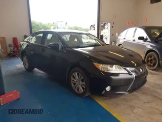2013 Lexus ES 250 z VIN JTHBK1GG9D2030165, wystawiony jako IAAI lot #42387621 z przebiegiem 143 044 mil mil oraz . Historia ofert i sprzedaży dostępna na DreamBid. Obrazek 1.
