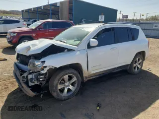 2017 Jeep Compass Latitude z VIN 1C4NJDEB5HD171724, wystawiony jako Copart lot #52525425 z przebiegiem 91 514 mil mil oraz Szkoda całkowita • Salvage title. Historia ofert i sprzedaży dostępna na DreamBid. Obrazek 1.