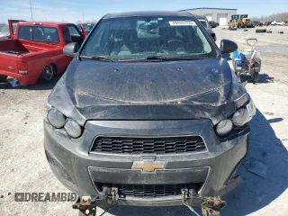 2016 Chevrolet Sonic LT z VIN 1G1JC5SH6G4126869, wystawiony jako Copart lot #49103155 z przebiegiem 199 131 mil mil oraz Szkoda całkowita • Salvage title. Historia ofert i sprzedaży dostępna na DreamBid. Obrazek 5.