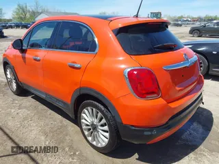 2016 FIAT 500X Lounge z VIN ZFBCFXDT5GP383186, wystawiony jako IAAI lot #42142047 z przebiegiem 163 900 mil mil oraz . Historia ofert i sprzedaży dostępna na DreamBid. Obrazek 3.