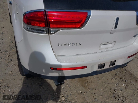 2011 Lincoln MKX with VIN 2LMDJ6JK1BBJ29254, listed as a IAAI auction lot 42086351 with 187,809 mi miles. Bid and sale history available at carsss.com. Image 6.