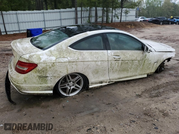 2012 Mercedes-Benz C 250 z VIN WDDGJ4HB9CF811473, wystawiony jako Copart lot #52252715 z przebiegiem Nie podano mil oraz Czysty tytuł • Clean title. Historia ofert i sprzedaży dostępna na DreamBid. Obrazek 3.