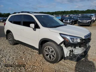 2019 Subaru Forester Premium with VIN JF2SKAECXKH464561, listed as a Copart auction lot 61057425 with 121,967 mi miles and Salvage title. Bid and sale history available at DreamBid. Image 4.