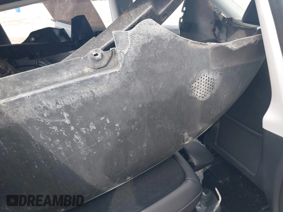 2021 Tesla Model Y Performance with VIN 5YJYGDEF1MF262930, listed as a IAAI auction lot 41606321 with 28,882 mi miles and . Bid and sale history available at DreamBid. Image 8.