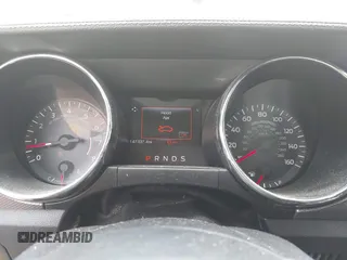 2015 Ford Mustang EcoBoost z VIN 1FA6P8TH1F5431521, wystawiony jako IAAI lot #42799574 z przebiegiem 147 337 mil mil oraz . Historia ofert i sprzedaży dostępna na DreamBid. Obrazek 7.