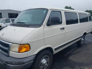 2000 Dodge Passenger z VIN 2B5WB35Z3YK120889, wystawiony jako IAAI lot #42363655 z przebiegiem Nie podano mil oraz . Historia ofert i sprzedaży dostępna na DreamBid. Obrazek 2.