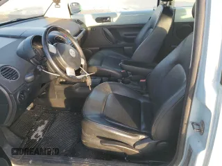 2010 Volkswagen New Beetle Coupe with VIN 3VWRG3AG6AM026730, listed as a Copart auction lot 84917584 with 0 mi miles and Salvage Title. Bid and sale history available at carsss.com. Image 7.