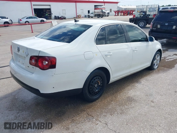 2008 Volkswagen Jetta SE with VIN 3VWRM71K58M083712, listed as a IAAI auction lot 42588922 with Not provided miles and . Bid and sale history available at DreamBid. Image 4.