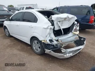 2012 Chevrolet Sonic LS z VIN 1G1JA5SH7C4212837, wystawiony jako IAAI lot #41509997 z przebiegiem 96 901 mil mil oraz . Historia ofert i sprzedaży dostępna na DreamBid. Obrazek 3.