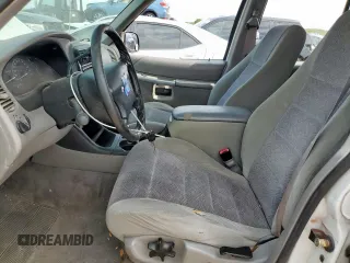 2001 Ford Explorer XLT with VIN 1FMZU63PX1ZA30705, listed as a Copart auction lot 57918865 with 233,418 mi miles and Clean title. Bid and sale history available at DreamBid. Image 7.