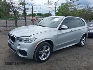 2018 BMW X5 xDrive35i z VIN 5UXKR0C5XJ0Y00343, wystawiony jako IAAI lot #42368337 z przebiegiem 52 101 mil mil oraz . Historia ofert i sprzedaży dostępna na DreamBid. Obrazek 2.