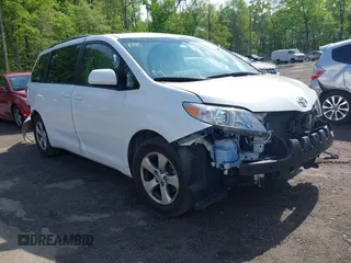 2017 Toyota Sienna LE Auto Access Seat with VIN 5TDKZ3DC7HS896262, listed as a IAAI auction lot 42147163 with 98,219 mi miles. Bid and sale history available at carsss.com. Image 1.