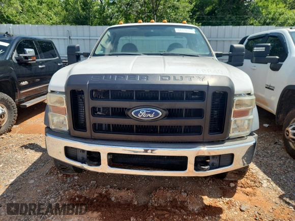 2008 Ford F-450 XL z VIN 1FDXF47R08EE56101, wystawiony jako Copart lot #64378555 z przebiegiem 51 314 mil mil oraz Czysty tytuł • Clean title. Historia ofert i sprzedaży dostępna na DreamBid. Obrazek 5.