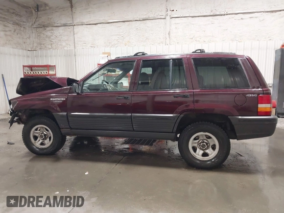 1995 Jeep Grand Cherokee Laredo with VIN 1J4GZ58S2SC679918, listed as a IAAI auction lot 41840415 with 261,434 mi miles. Bid and sale history available at carsss.com. Image 14.
