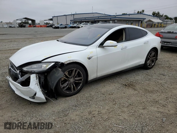 2013 Tesla Model S z VIN 5YJSA1DNXDFP21418, wystawiony jako Copart lot #59131655 z przebiegiem 106 428 mil mil oraz Szkoda całkowita • Salvage title. Historia ofert i sprzedaży dostępna na DreamBid. Obrazek 1.