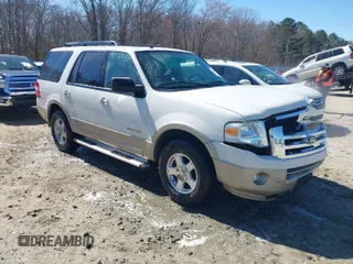 2008 Ford Expedition Eddie Bauer z VIN 1FMFU17598LA22056, wystawiony jako IAAI lot #41821556 z przebiegiem 128 016 mil mil oraz . Historia ofert i sprzedaży dostępna na DreamBid. Obrazek 1.