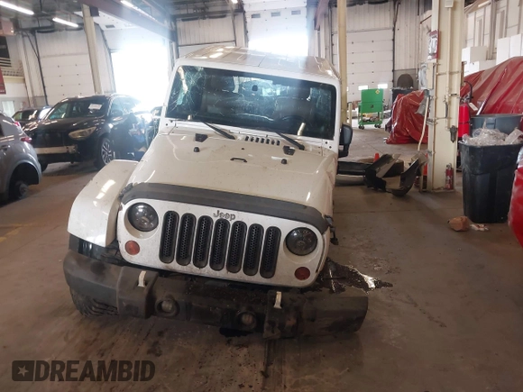 2012 Jeep Wrangler Arctic z VIN 1C4AJWBG9CL233232, wystawiony jako IAAI lot #42282805 z przebiegiem 109 927 mil mil oraz . Historia ofert i sprzedaży dostępna na DreamBid. Obrazek 12.