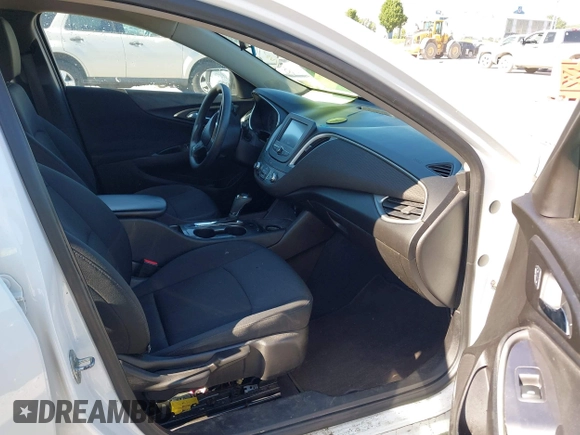 2016 Chevrolet Malibu LS z VIN 1G1ZB5ST5GF243762, wystawiony jako IAAI lot #42322879 z przebiegiem 172 926 mil mil oraz . Historia ofert i sprzedaży dostępna na DreamBid. Obrazek 5.