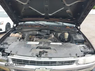 1999 Chevrolet Silverado 1500 with VIN 1GCEC14W0XZ170429, listed as a IAAI auction lot 41910557 with 301,746 mi miles. Bid and sale history available at carsss.com. Image 10.