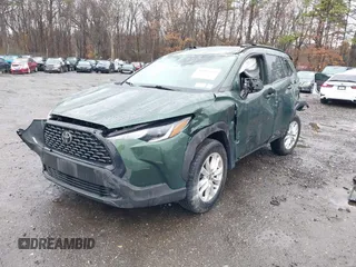 2023 Toyota Corolla Cross LE z VIN 7MUCAABG8PV044965, wystawiony jako IAAI lot #41915223 z przebiegiem 61 222 mil mil oraz . Historia ofert i sprzedaży dostępna na DreamBid. Obrazek 16.