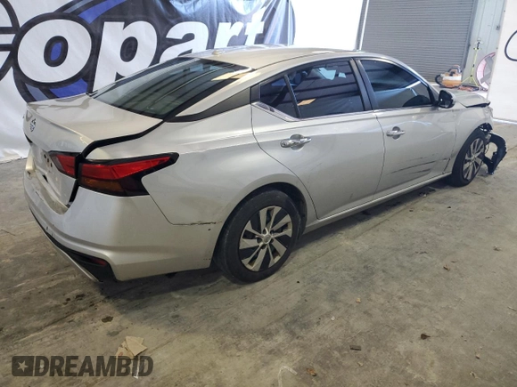 2019 Nissan Altima 2.5 S with VIN 1N4BL4BV7KC239696, listed as a Copart auction lot 86269424 with 136,724 mi miles and Clean Title. Bid and sale history available at carsss.com. Image 3.