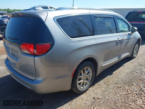 2020 Chrysler Pacifica Touring L with VIN 2C4RC1BG7LR140622, listed as a IAAI auction lot 42090987 with 125,377 mi miles and . Bid and sale history available at DreamBid. Image 4.